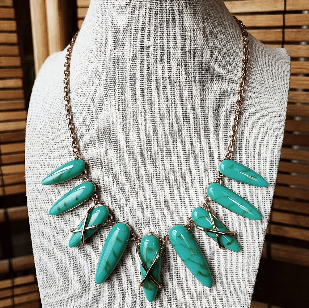 Sugarfix Sugar Fix Faux Turquoise Gold Tone Green Statement Necklace NWOT